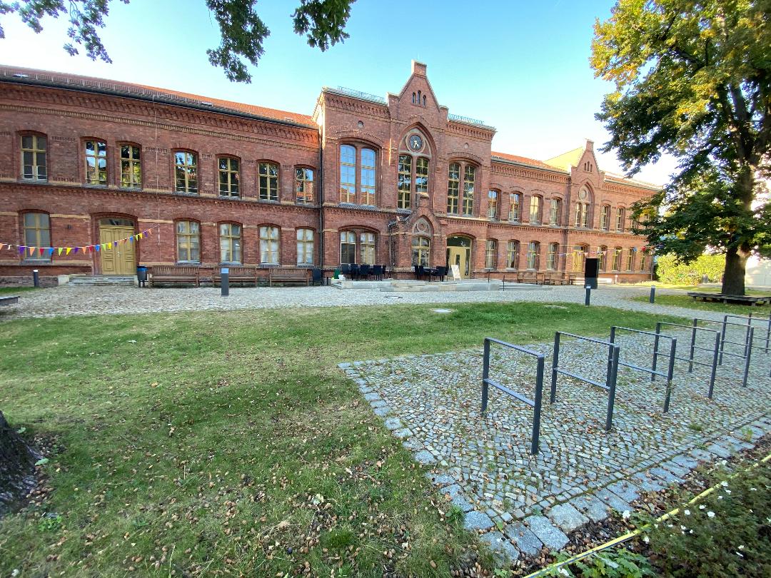 Kiezklub Alte Schule Dörpeldstraße 54 14489 Berlin .