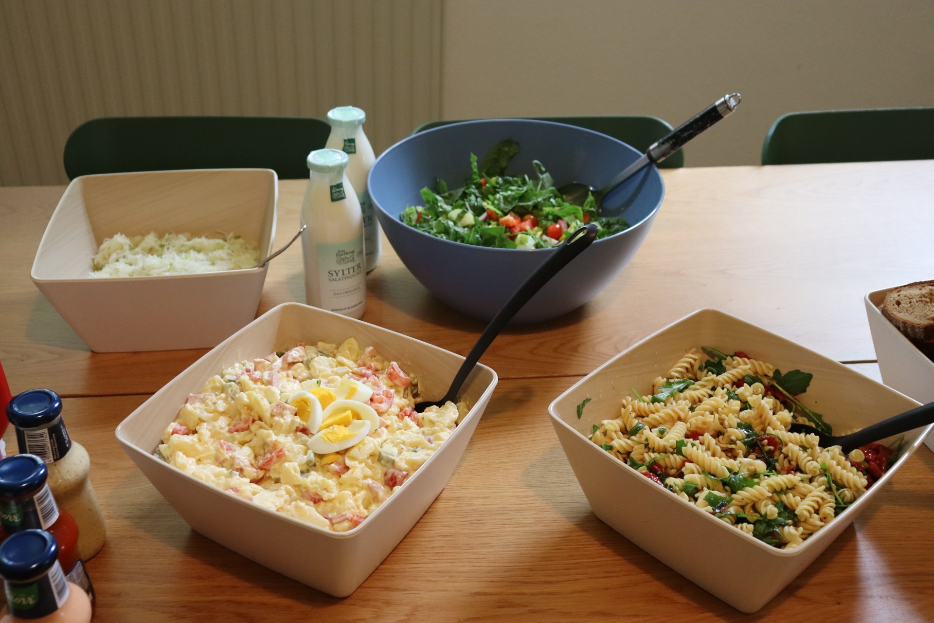 Verschiedene Salate.