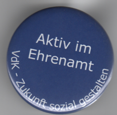 Blauer Button mit weißer Schrift Aktiv im Ehrenamt Zukunft sozial gestalten