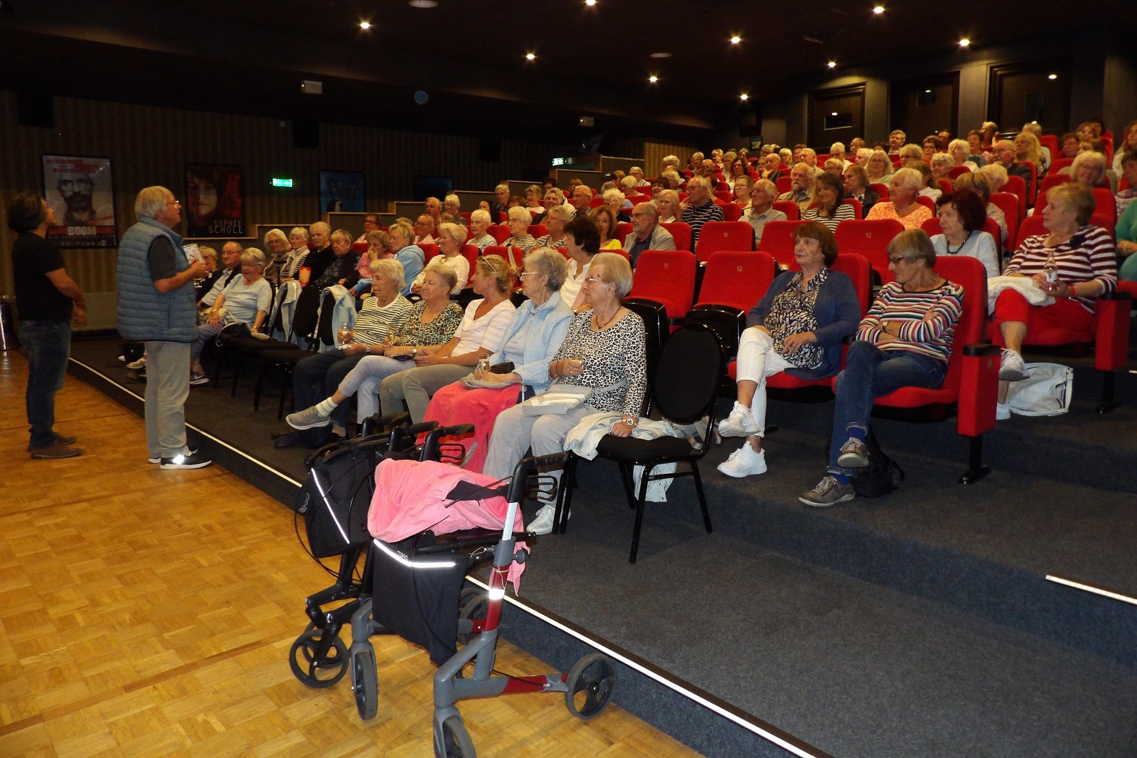 Mit dem Film „Der Salzpfad“ startete das Seniorenkino ins dritte Jahr und ließ die zahlreichen Zuschauer ein emotionales, inspirierendes Drama und Roadmovie der besonderen Art erleben.