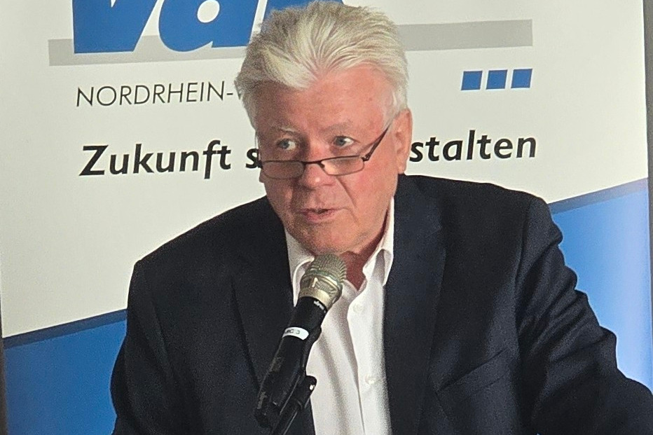 Verbandstag Vorstandsvorsitzender Peter Jeromin eröffnete den Verbandstag