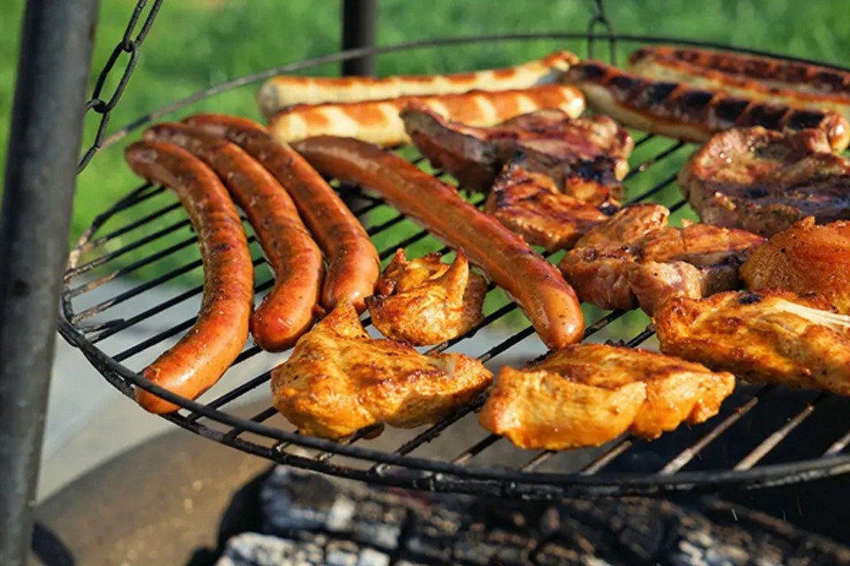 Grillfleisch auf einem Grill
