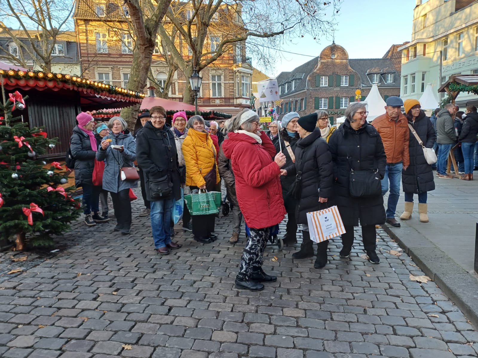 Frauenausflug nach Kempen 24 Frauen des VdK-Meerbusch besuchen den Weihnachtsmarkt in Kempen