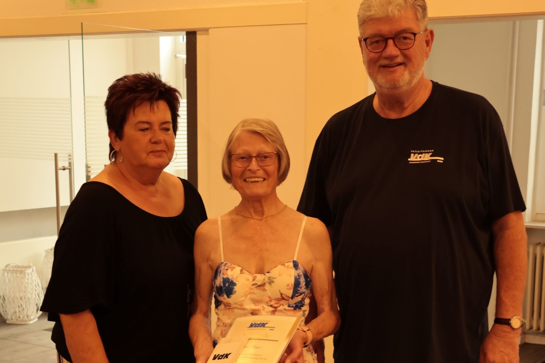 50 Jahre im Vdk – Frau Erika Beyer mit Marlies Rippert und Klaus Meiers 50 Jahre im Vdk – Frau Erika Beyer mit Marlies Rippert und Klaus Meiers