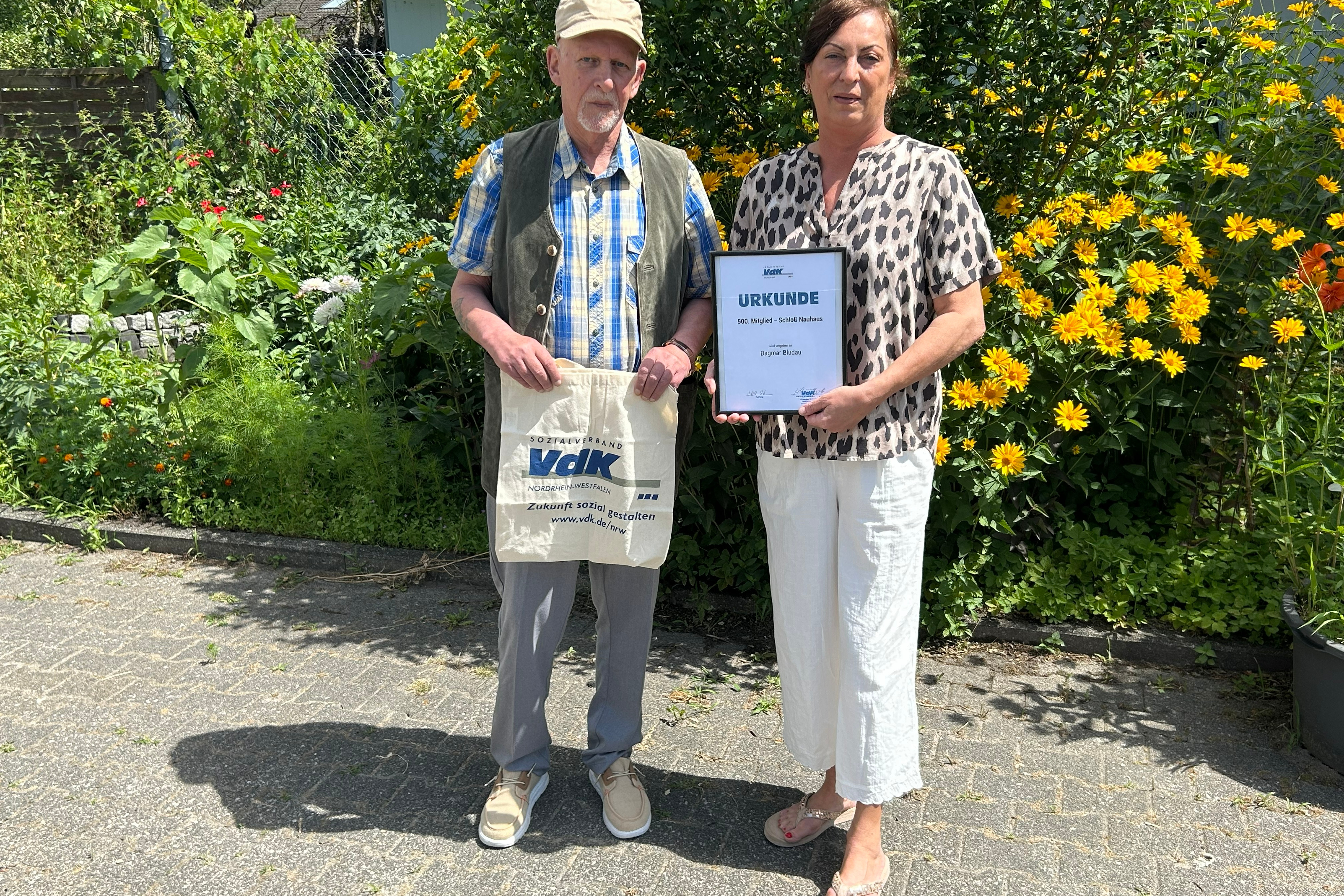Klaus Brandt (1. Vorsitzender) und Dagmar Bludau (500. Mitglied)