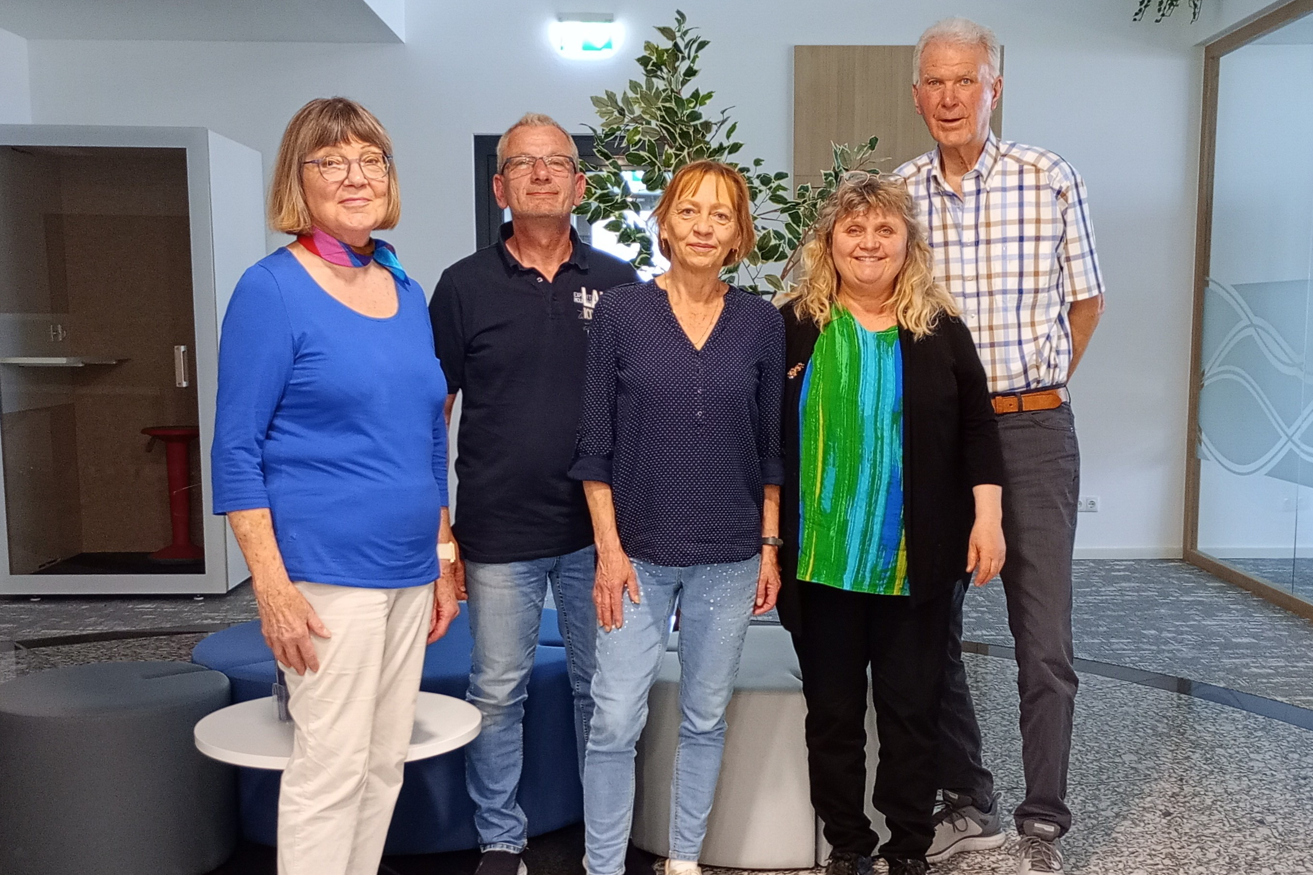 vlnr. Gudrun Pohl, Vorsitzende Kreisverband, Kai Niekamp, Susanne Lambrecht, Eva Vormann, alle Vorstandsmitglieder OV L&uuml;gde, Wolfgang Hirt, stellv. Vorsitzender Kreisverband