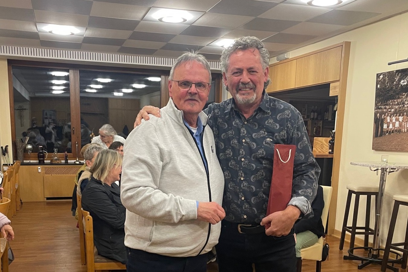 Unser 1. Vorsitzender Thomas Zimmermann bedankt sich bei J&uuml;rgen Sch&auml;fer f&uuml;r den sehr interessanten Vortrag.